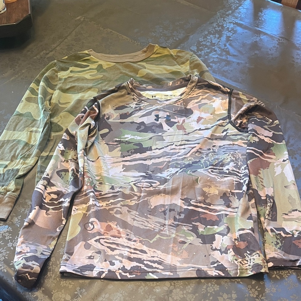 Under Armour Kids Camo Long Sleeve Shirt +  bundle deal! Medium 8/10